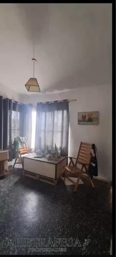 Casa En Venta Con Renta 2 Dormitorios, 1 Baño Y Cochera-villa Española