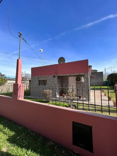 Casa En Venta De Dos Dormitorios 