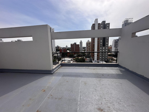 Semipiso Con Cochera En Venta - 2 Dormitorios