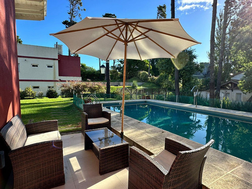 Casa En Venta - 5 Dormitorios 4 Baños - Pinamar