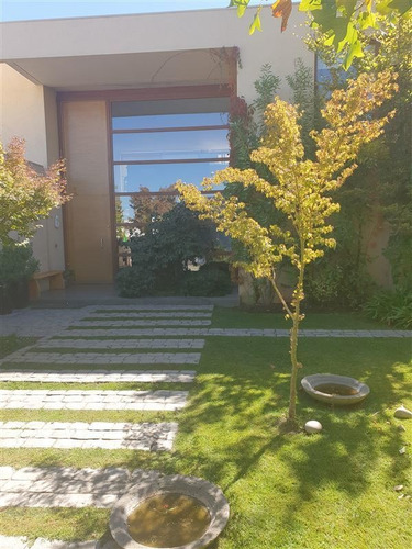 Casa En Venta De 4 Dorm. En Las Condes