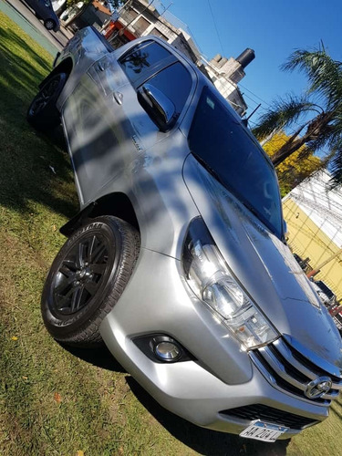 Imagen 4 de 10 de Toyota Hilux 2016 2.4 Cd Sr 150cv 4x2