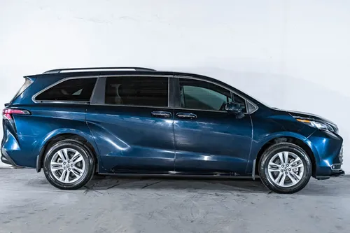 Toyota Sienna XLE Piel Híbrida