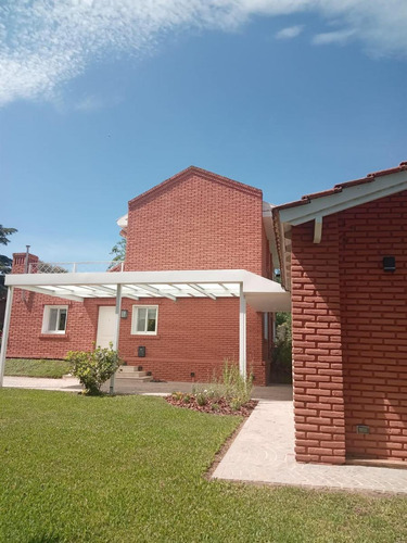 Casa En Venta - 3 Dormitorios 3 Baños - Cochera - 1.100mts2 - Campana