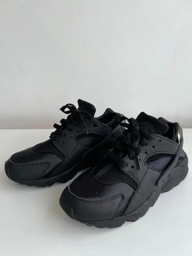 Cheap all black nike cheap huarache