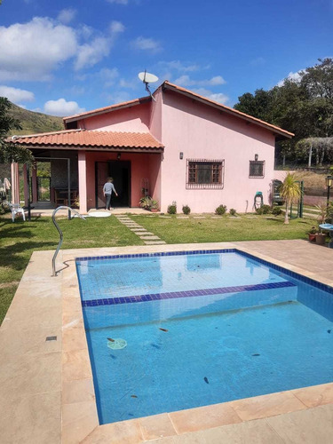 Linda Chácara Com Piscina Churrasqueira E Pomar!