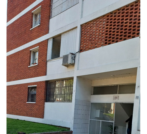 Se Vende Apartamento En Complejo De Buceo, Super Iluminado Y Cómodo!