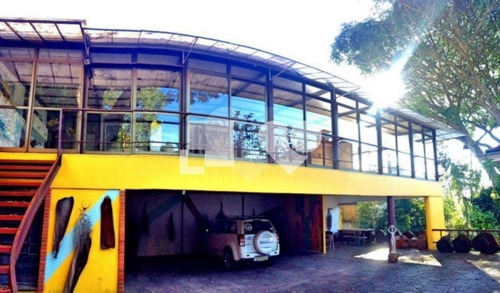 Excelente Localização Em Um Terreno De 2500m², Casa Com 700m², Peças Amplas. - 28-im408548
