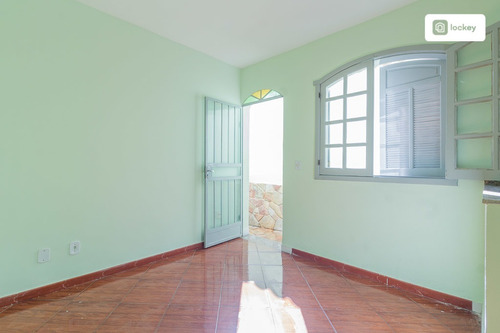 Imagem 3 de 12 de Aluguel De Casa De Fundos Com 30m² E 1 Quarto - 32004