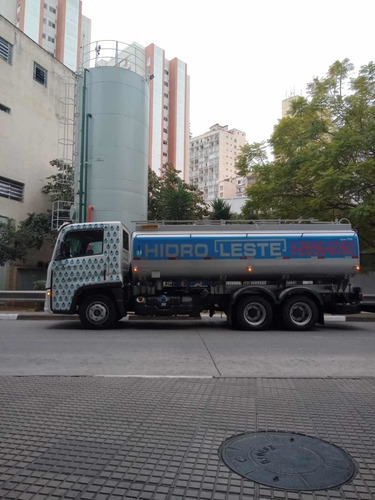 Imagem 4 de 5 de Caminhão Pipa