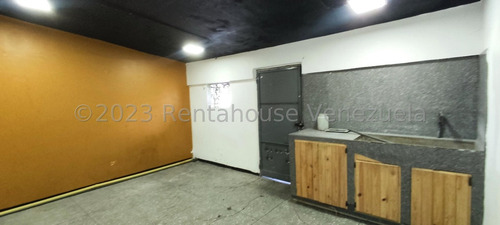 Local Comercial En Venta En Las Mercedes Cabudare Consta De 3 Locales En Uno Con Maravillosa Distribución, Área De Cocina, Oficina Y Un Baño Gabriela C.
