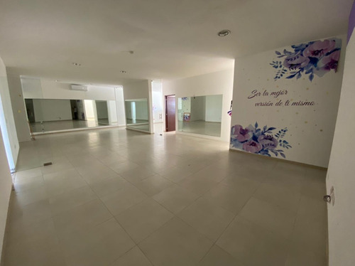 Renta De Local Comercial Con Bodega De 25m2 En Plaza Las Velas L-24a, Total De 162 M2 Cancún.
