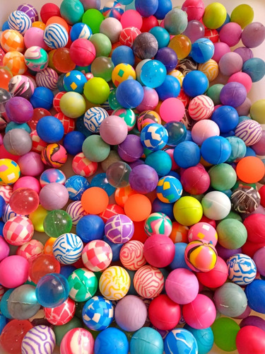 2 Maquina Bolinha + 213 Chicletes + 140 Brinde + 250 Bolinha