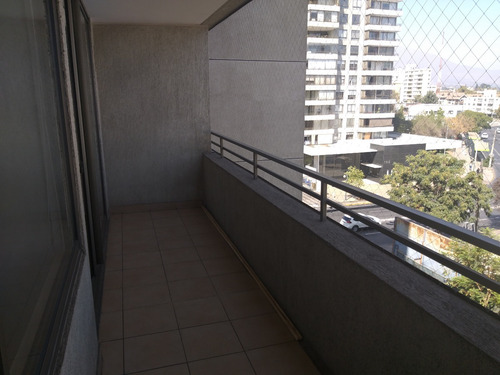 A Pasos Del Metro Irarrazaval 2 Dorm. 2 Baños.