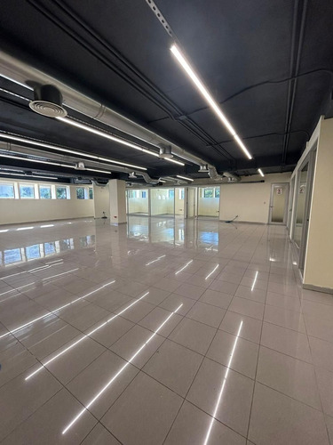 Oficina En Venta En Gazcue De 553m2 Con 9 Parqueos