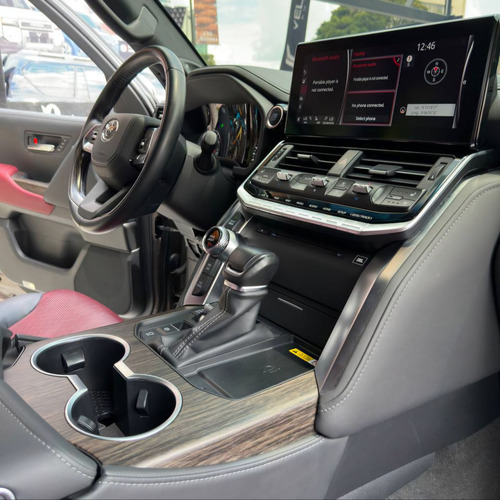 Toyota Land Cruiser 300 V6