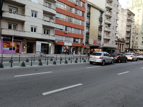 18 De Julio Entre Requena Y Paullier. Para M O T O