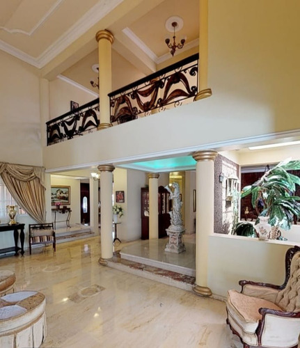 Imagen 4 de 20 de Espectacular Casa En Cuesta Hermosa Lll De Arroyo Hondo Que Cuenta Con Grandes Espacios,picina .estudio, Family Room, ,2 Cocina, 2 Area De Comedor , Sala ,estar 5 Habitaciones Cada Una Con Su Baño , T