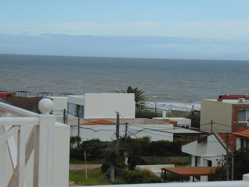 Manantiales Con Vista Al Mar