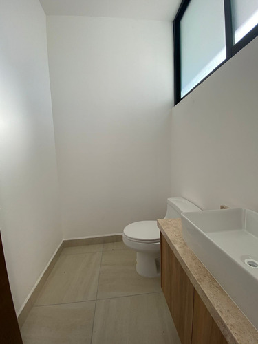 Casa En Venta En Valle De Juriquilla La Reserva, Frente A Santa Fe Juriquilla