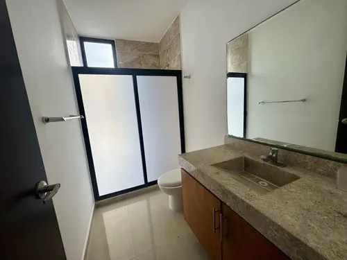 Residencia En Venta De 4 Recámaras En Privada Amanthea.