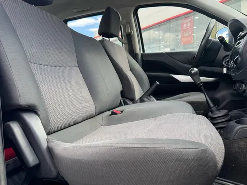 Nissan Np300 2020