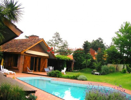 Casa En Golf, 4 Dormitorios *- Ref: 1064