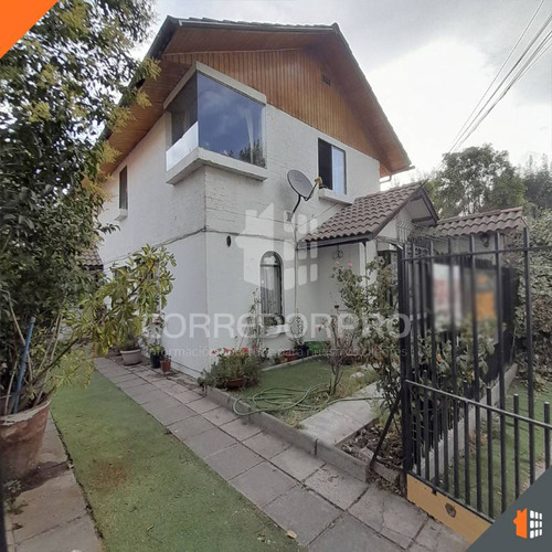 Casa Con 4d+ 4b+ Bodega, Terraza Y Patio. Cerca Av. Tobalaba