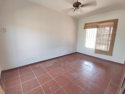 Casa De 4 Dormitorios En Barrio Privado San Joaquín, Exaltación De La Cruz