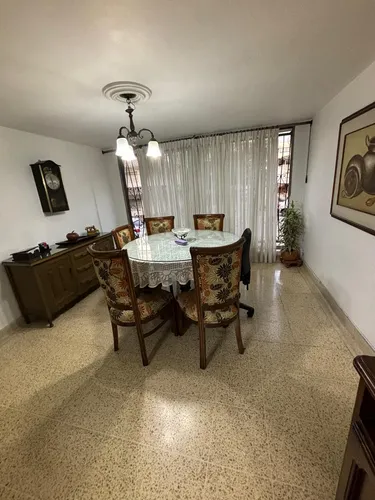Vendo Amplia Casa En Laureles Lorena