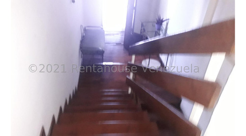 Casa En Venta La Trinidad. Codigo: 22-19042 Cm