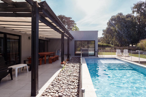 Casa En Venta En Barrancas De San Benito, Chapadmalal.