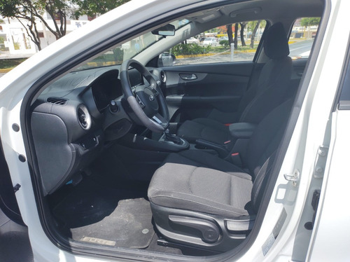 Imagen 10 de 13 de Kia Forte Lx