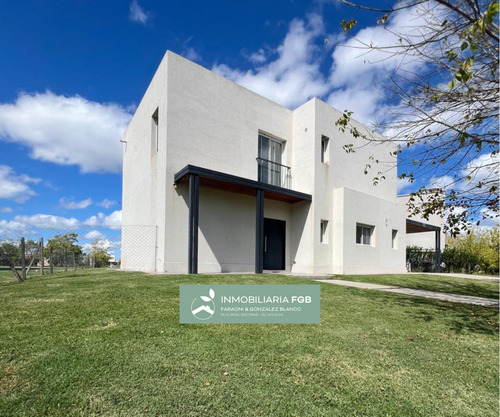 Casa Con Pileta En Venta En Barrio Puerto | El Cantón - Financiación - 3 Dormitorios - Pérgola Cubierta