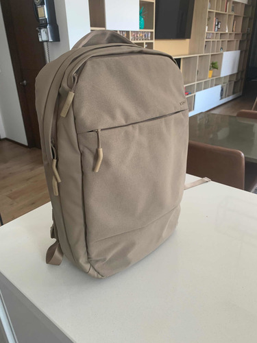 Maletin (backpack) Marca Incase