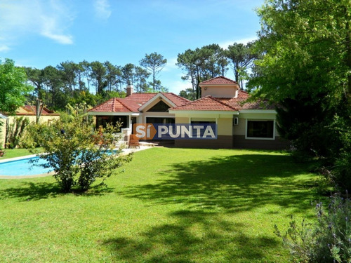 Imagen 13 de 14 de Casa Con Piscina Climatizada En Alquiler