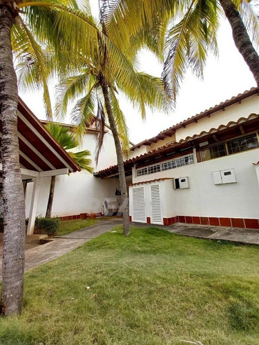Imagen 2 de 14 de Remax Arena Vende Townhouse Ubicado En La Urb. Maneiro Pampatar Nueva Esparta - #remaxarena