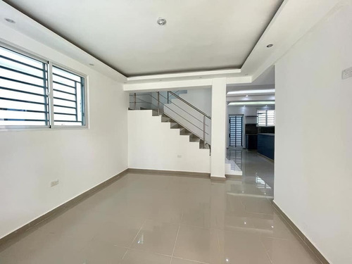 Imagen 6 de 13 de Venta De Casa De Dos Niveles En La Autopista De San Isidro