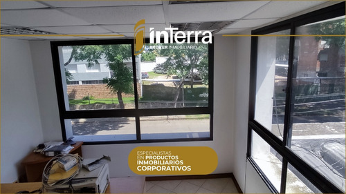 Importante Edificio Corporativo, Depósitos, Estacionamiento Interno Para Muchos Vehículos. Próximo A Tres Cruces Y Nuevo Centro. Mucha Presencia.