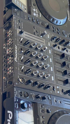 2 Cdjs 2000 , Djm700 Y Case De Transporte Gratis (Usado)