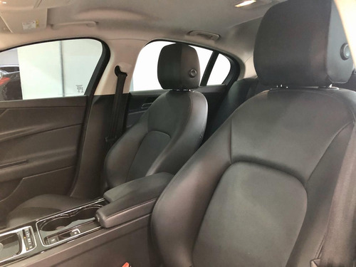 Jaguar Xe 2.0 Si4 16v Turbo Gasolina Pure 4p