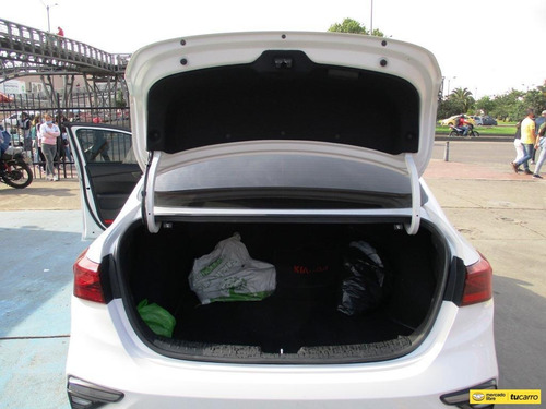 Imagen 12 de 15 de Kia Cerato Vivro Vibrant 1600cc Mt Aa