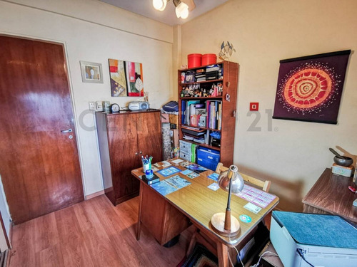 Imagen 13 de 22 de Departamento En Venta De 2 Dormitorios Con Cochera En La Plata, Centro