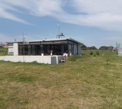 Casa 3 Dormitorios, 2 Baños, Piscina Y Amplio Parque