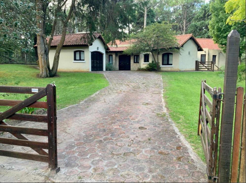 Casa En Carilo . Cuatro Dormitorios En Suite