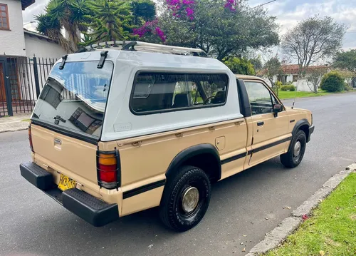 Mazda B2000 2.0 B2000