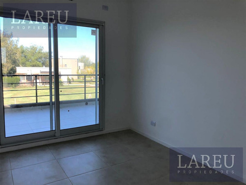 Imagen 10 de 19 de Casa En Venta - Barrio El Cantón, Islas