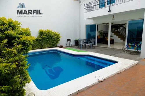 Casa Residencial Céntrica Con Alberca En Venta En Lomas Vista Hermosa Colima