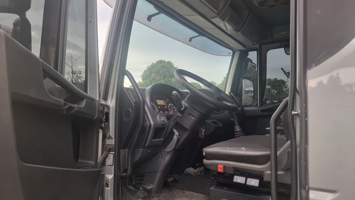 Iveco Tector Modelo 240 E 28 Cabina Lei Baú Ano 2015 Com Ar