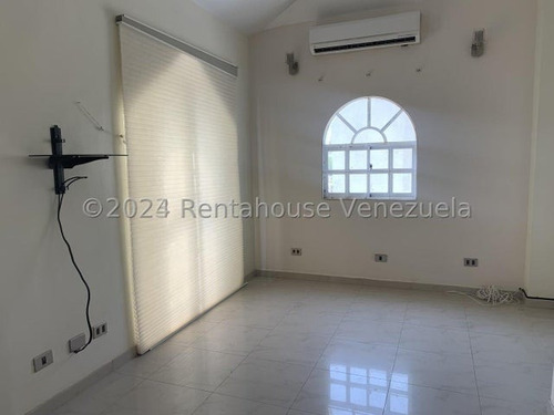 Tonwhouse En Alquiler Milagro Norte Mls #24-22357 Rq